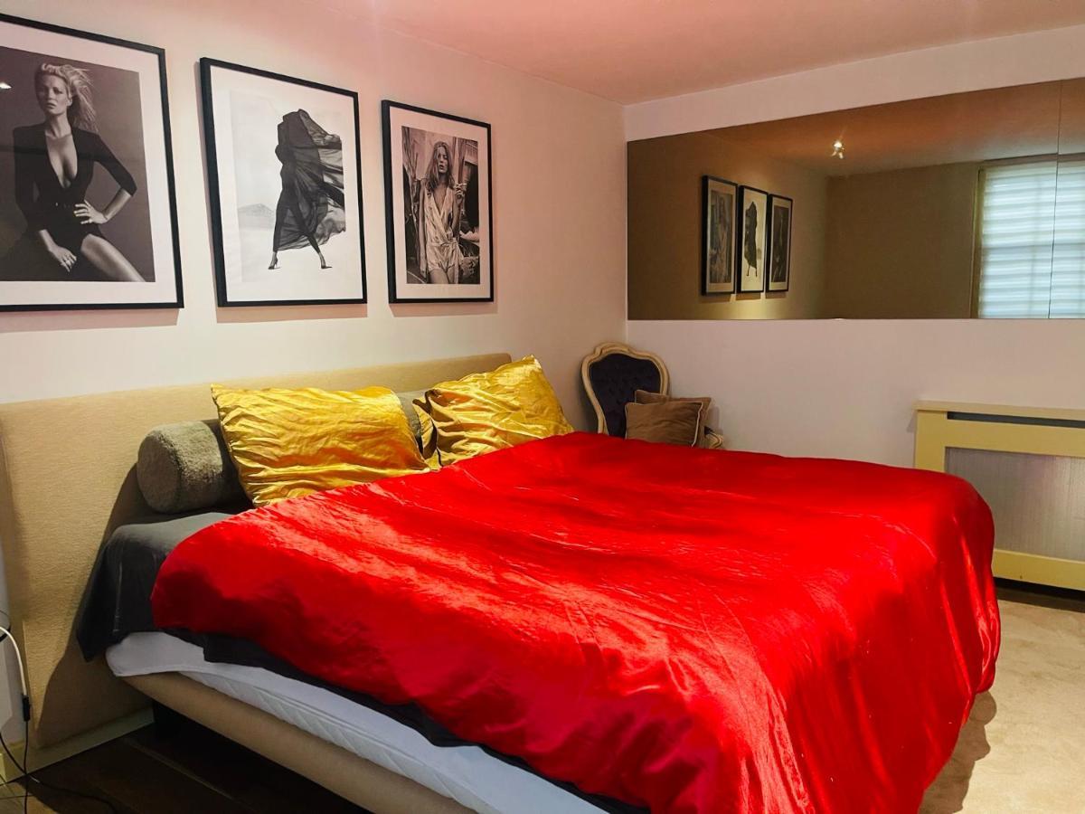 Red Light District B & B Canal View Amsterdam Exterior photo